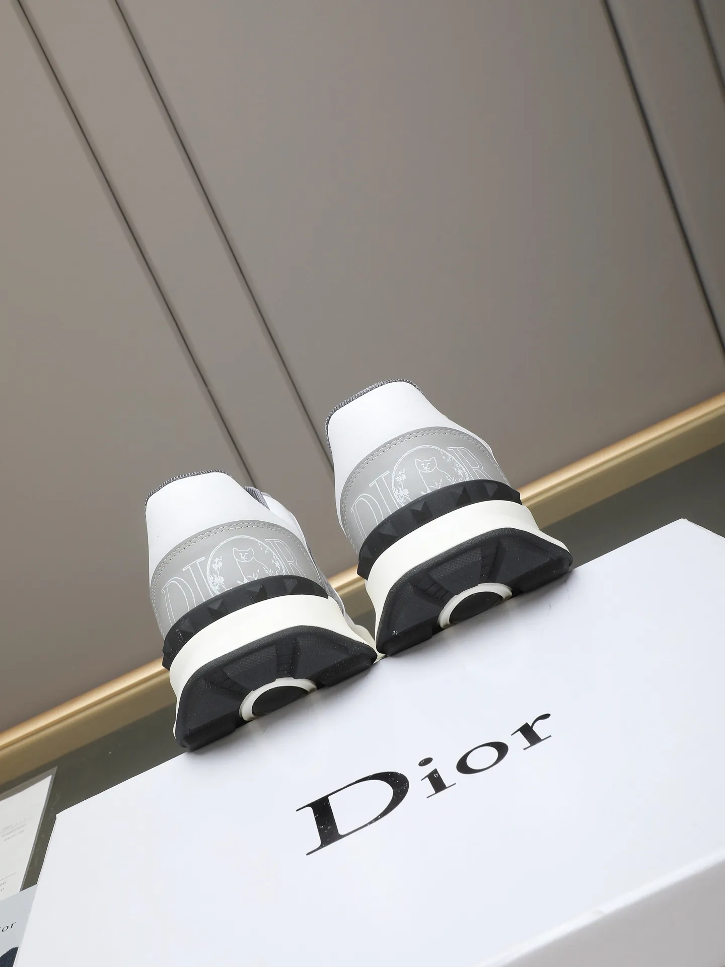 🆕🆕🆕Men's Shoes💰P440 Dior's avant-garde and versatile fashionable men's shoes are privately modeled, calfskin stitched with Dior's special waterproof fabric, fashionable, simple, stylish, eye-catching and classy. It will subvert old ideas and be a must-have for fashionistas who want to spend time with you! Must keep it for yourself! High and comfortable but low, high-end quality workmanship. Code number: 38-44 (45 customized) 4 colors for your choice [kiss][kiss][kiss]